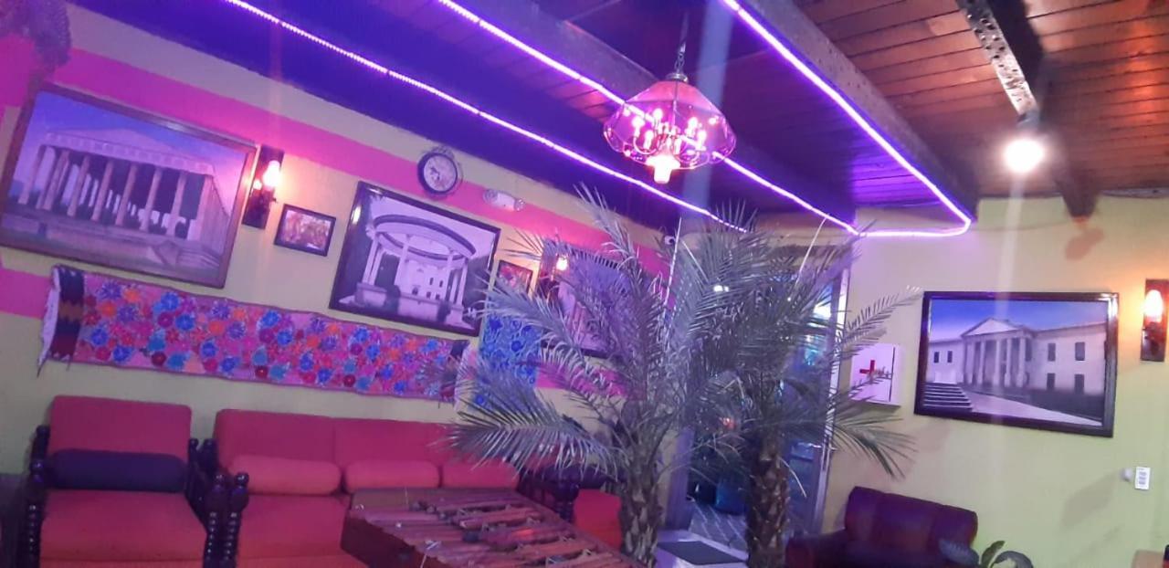 Hotel Casa Del Viajero 케트살테낭고 외부 사진